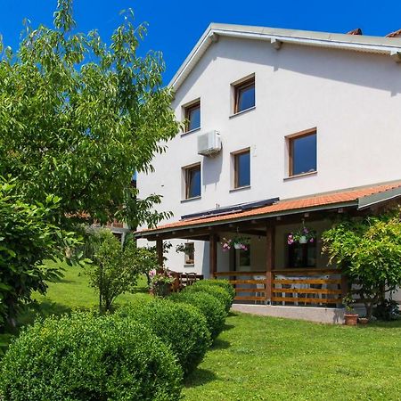 Breza Guesthouse Слунь Екстер'єр фото
