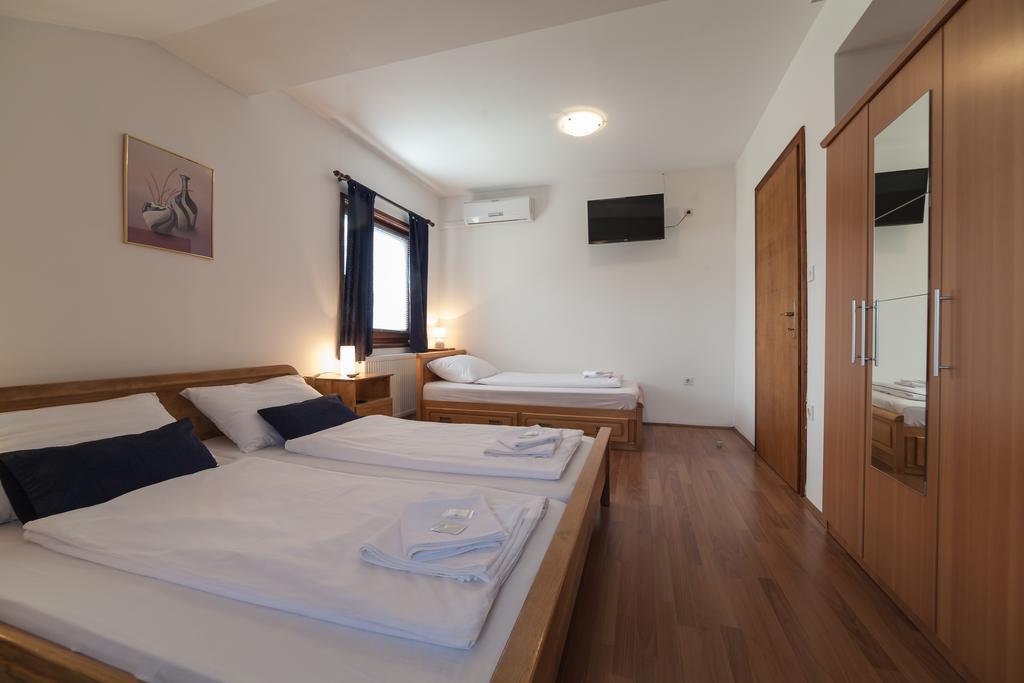 Breza Guesthouse Слунь Екстер'єр фото