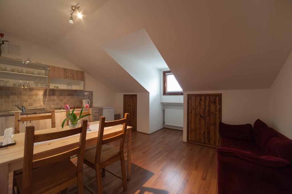 Breza Guesthouse Слунь Екстер'єр фото