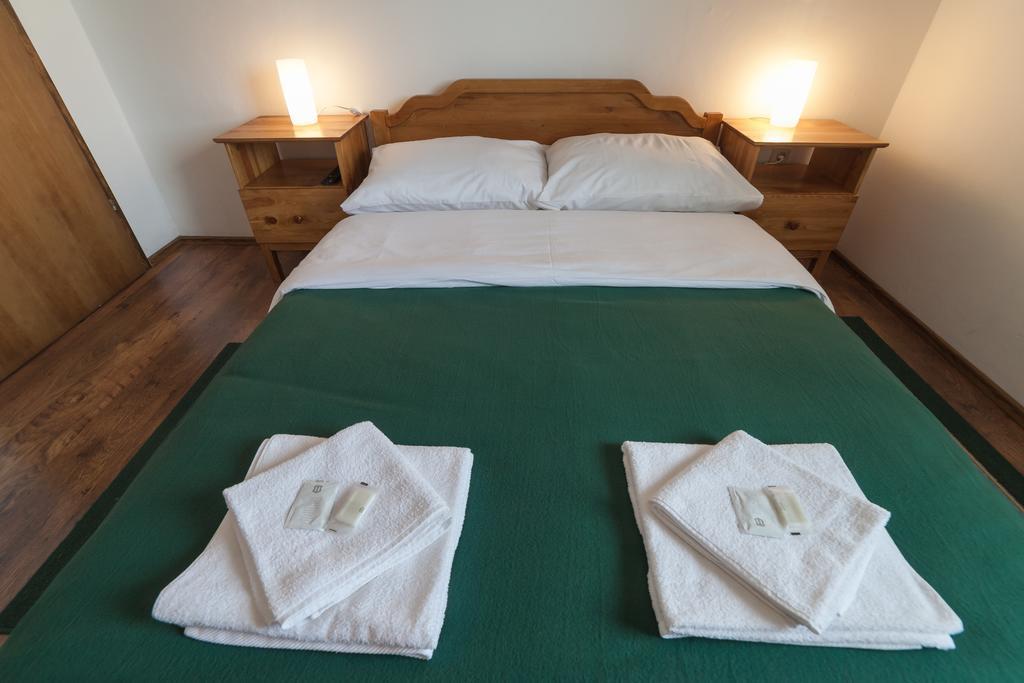 Breza Guesthouse Слунь Екстер'єр фото