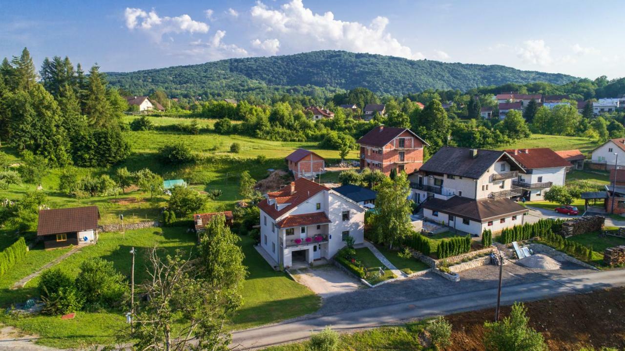 Breza Guesthouse Слунь Екстер'єр фото