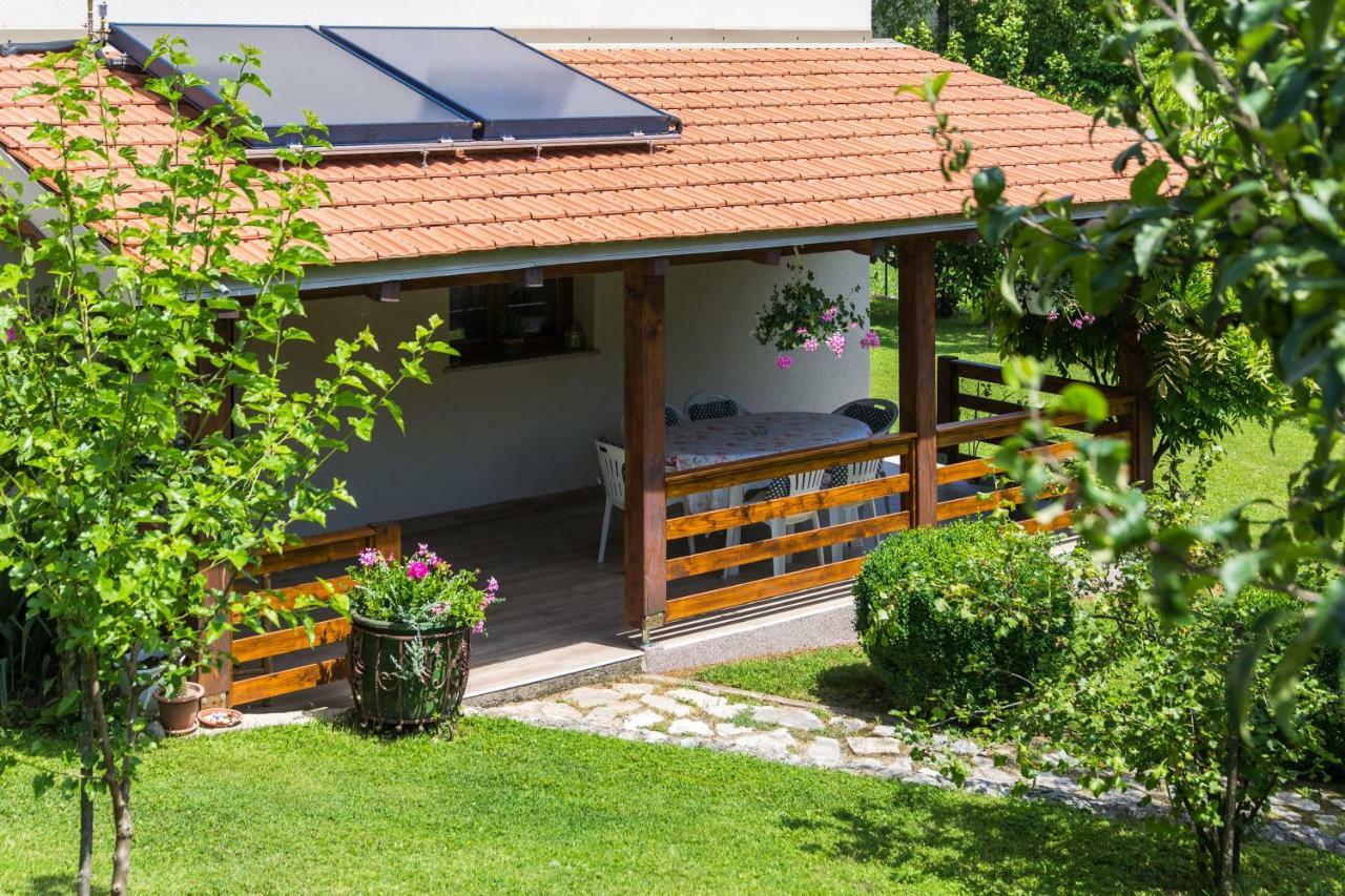 Breza Guesthouse Слунь Екстер'єр фото