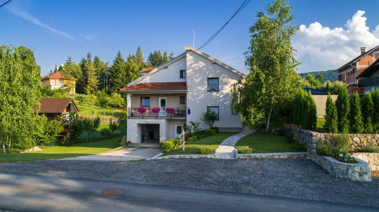 Breza Guesthouse Слунь Екстер'єр фото